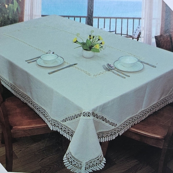 WHITE & BEIGE  LACE TABLECLOTH - Picture 6 of 8